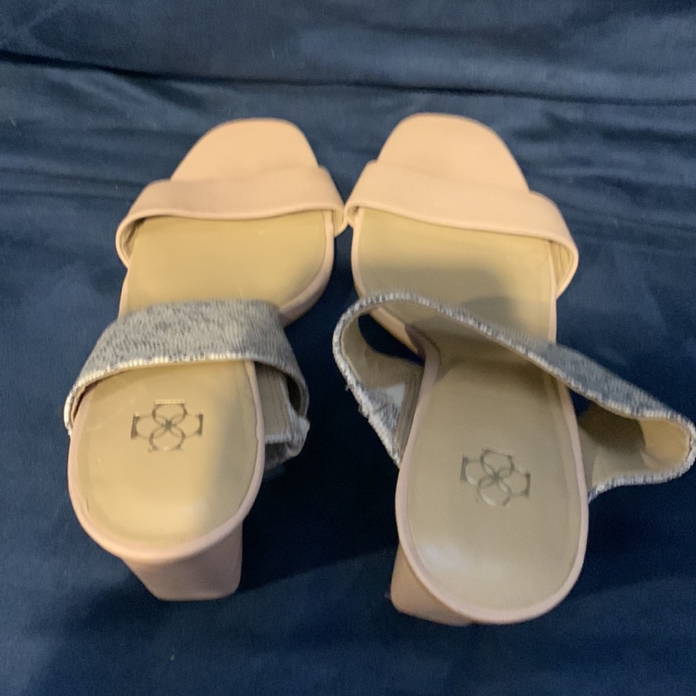 Ann Taylor Heels - Size 8.5 - Picture 2 of 6
